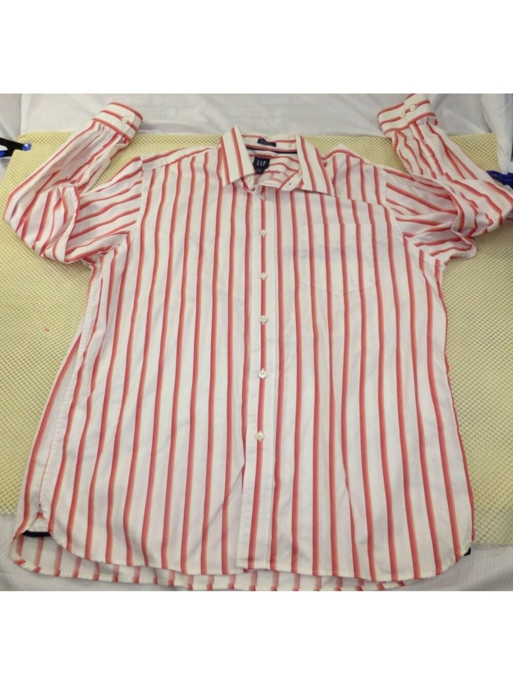 Gap Mens Red & White Striped Long Sleeve Shirt Classic Fit L 16-16.5 Button-Up C
